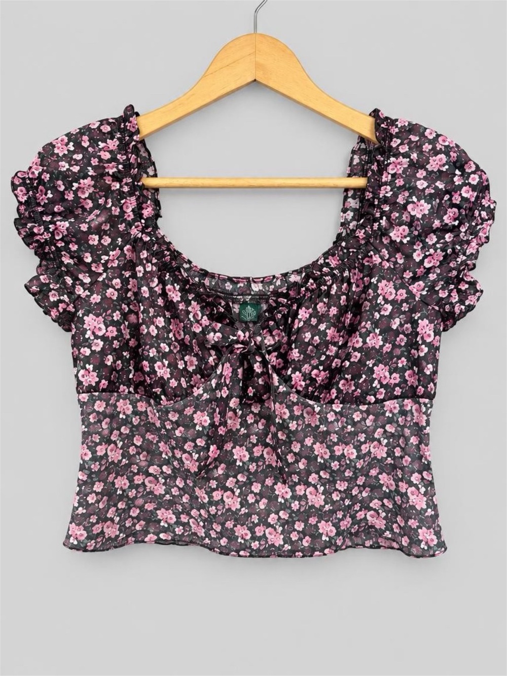 NWOT wild fable Pink Floral Sheer Tie-Front Puff Sleeve Crop Top